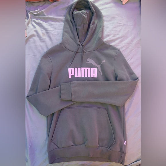 💘 Sage Green Puma Sweatshirt 💘 - Picture 1 of 4